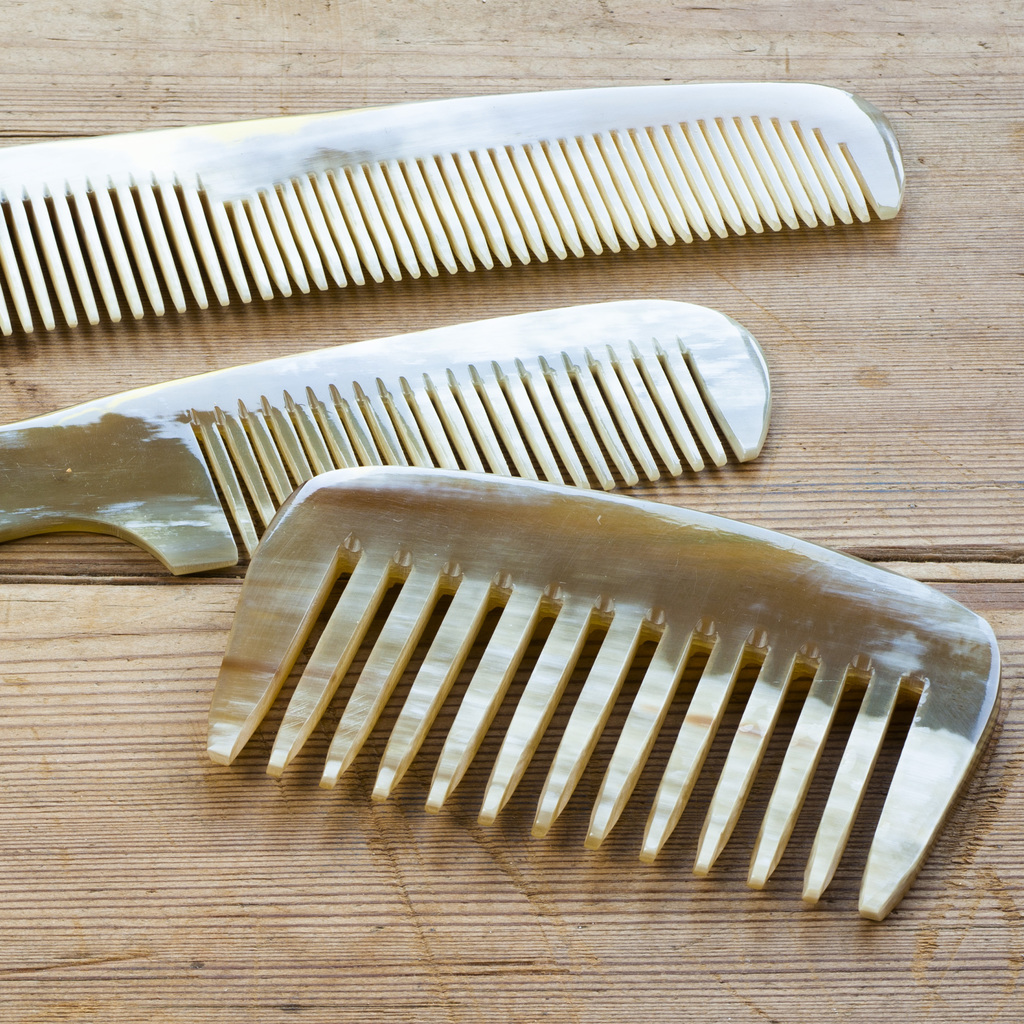 Griffkamm aus Horn 20 cm - 2 Griffkamm aus Horn 20 cm - 2