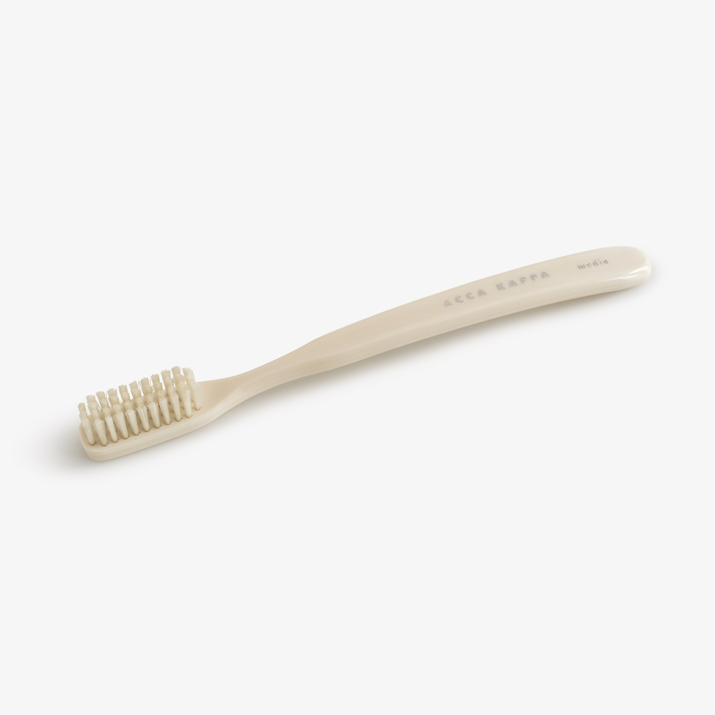 Acca Kappa Zahnbürste Nylon Medium Elfenbein Acca Kappa Zahnbürste Nylon Medium Elfenbein
