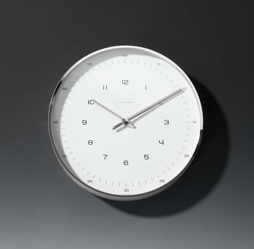 Max Bill Wanduhr Zahlen groß Max Bill Wanduhr Zahlen groß