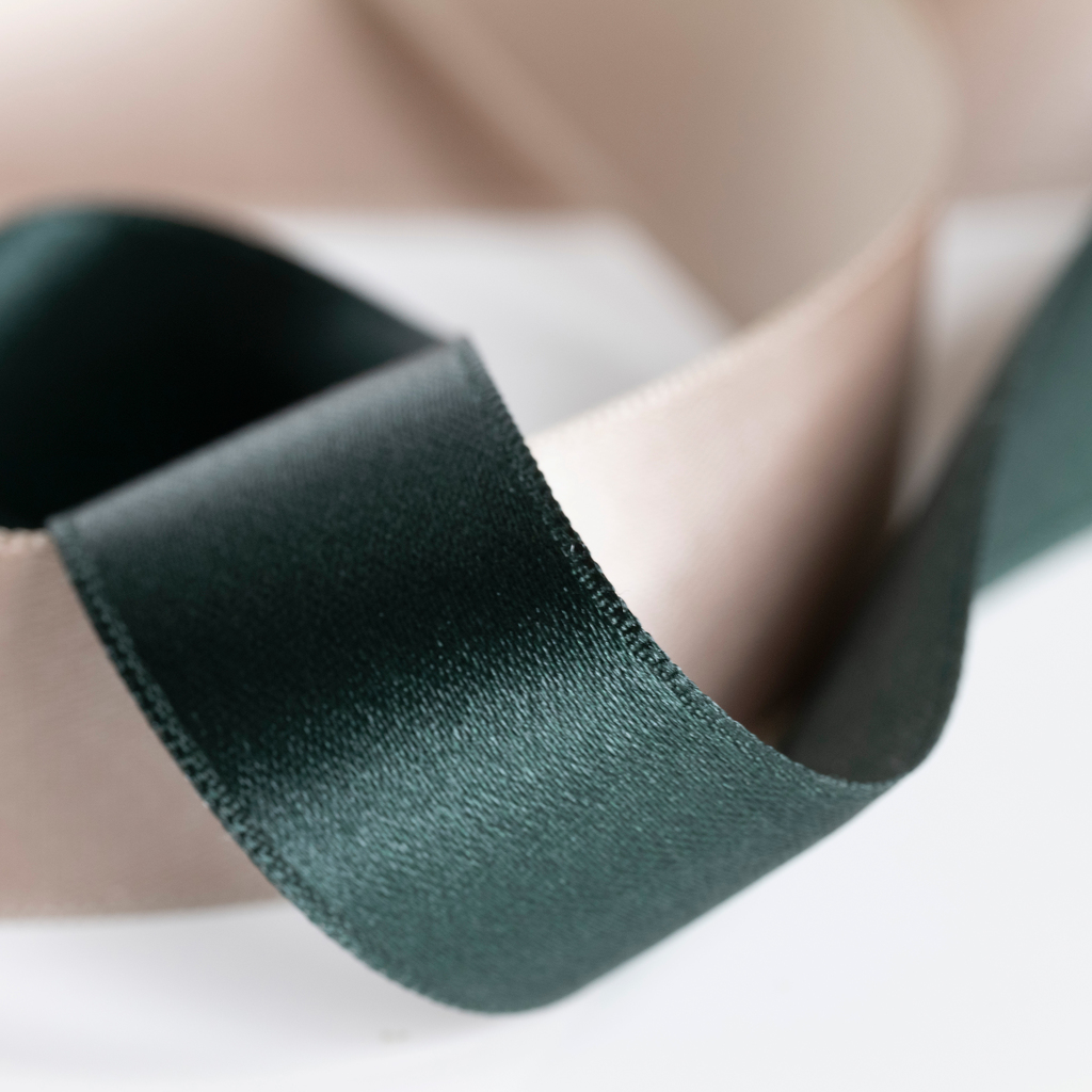 Geschenkband aus Seidensatin Taupe - 3