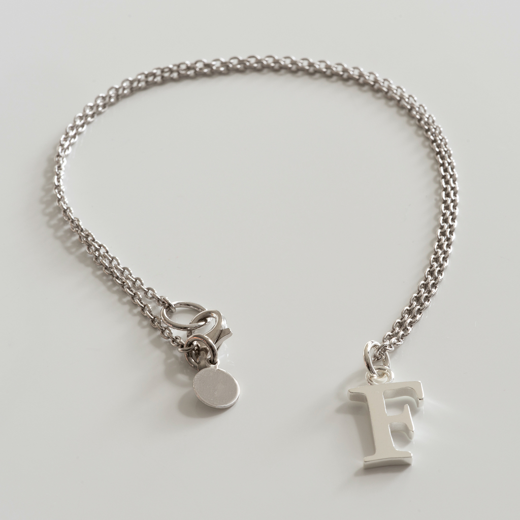 Marjana von Berlepsch Buchstabenkette silber F Marjana von Berlepsch Buchstabenkette silber F