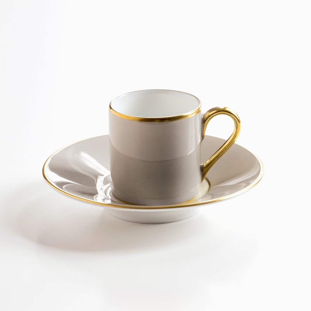 Porcelaine de Limoges Mokkatasse mit Golddekor Perlgrau Porcelaine de Limoges Mokkatasse mit Golddekor Perlgrau