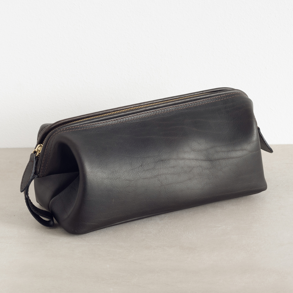 Hammann Riesen-Kulturtasche aus Stierleder Dunkelbraun Hammann Riesen-Kulturtasche aus Stierleder Dunkelbraun