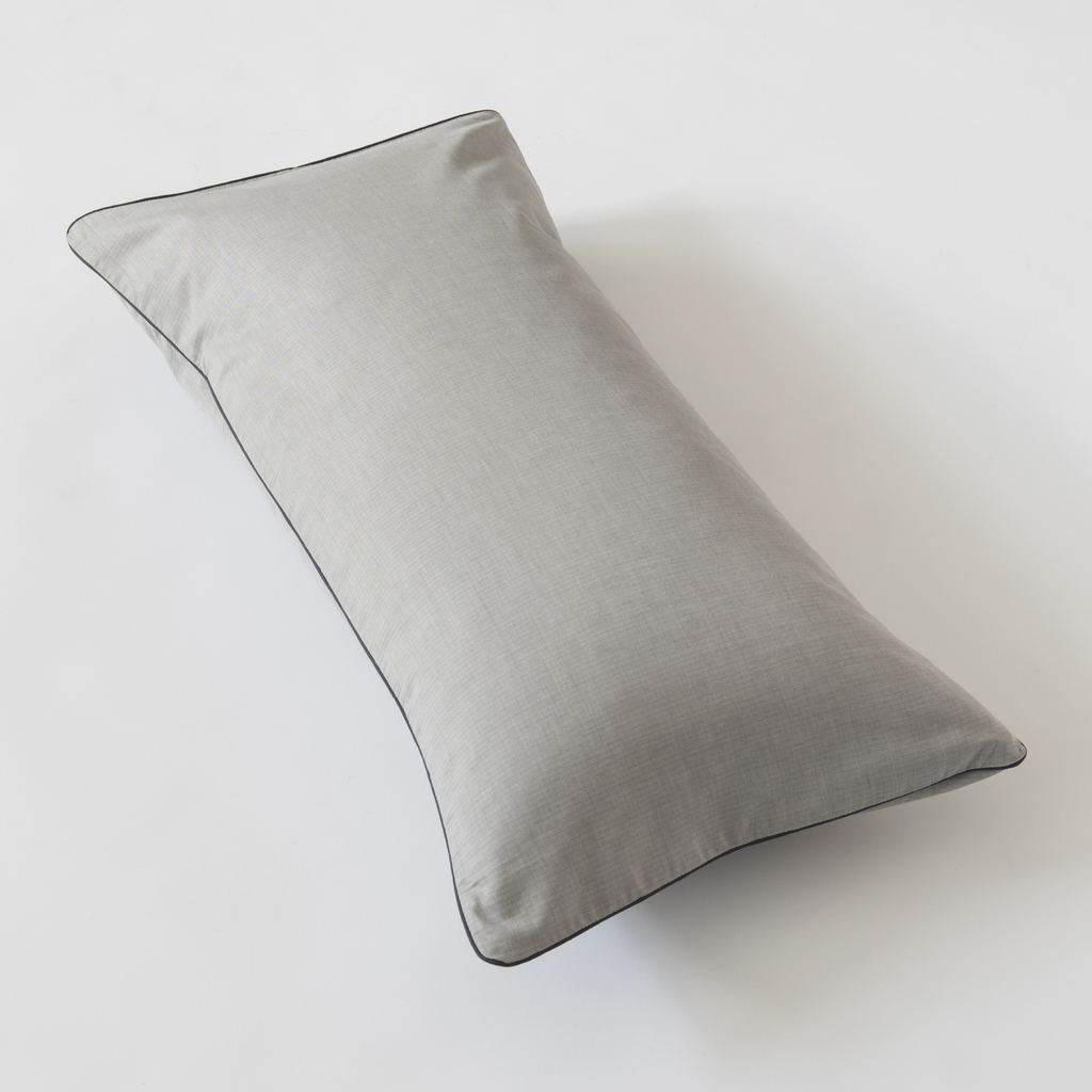 Kissenbezug Herringbone Grau mit Paspel 40 x 80 cm Kissenbezug Herringbone Grau mit Paspel 40 x 80 cm