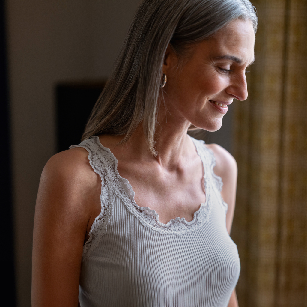 Rosemunde Seidentop mit Spitze Babette Grau XL - 2