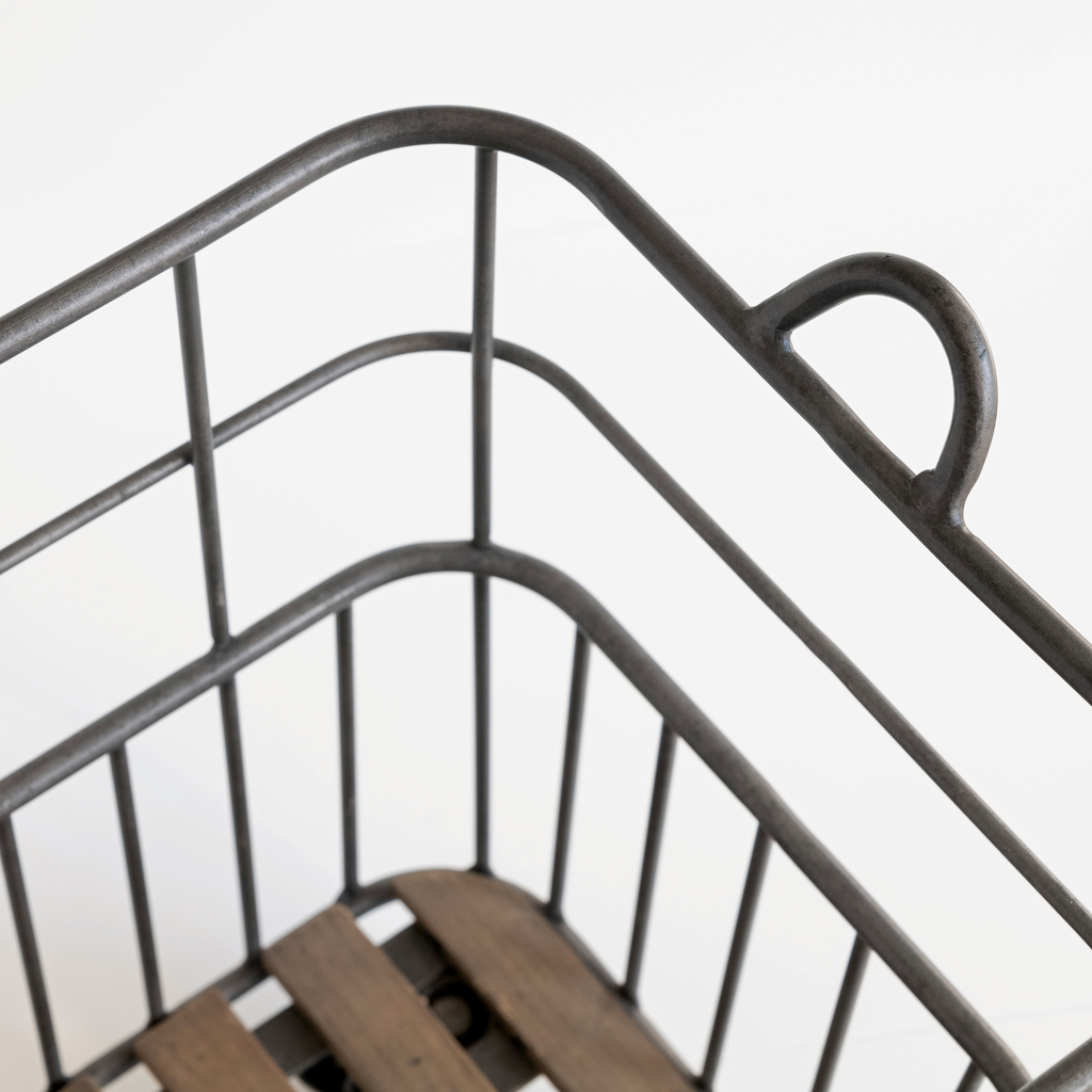 Metall-Trolley auf Rädern - 2 Metall-Trolley auf Rädern - 2