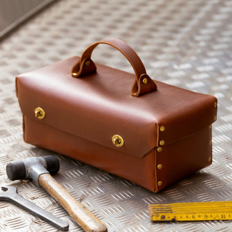 Werkzeug- und Schuhputztasche aus Leder