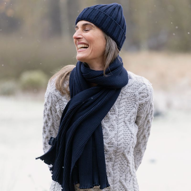 Rippenstrickschal aus reiner Wolle Marine - 2