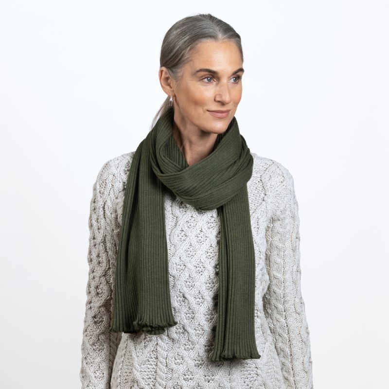 Rippenstrickschal aus reiner Wolle Oliv