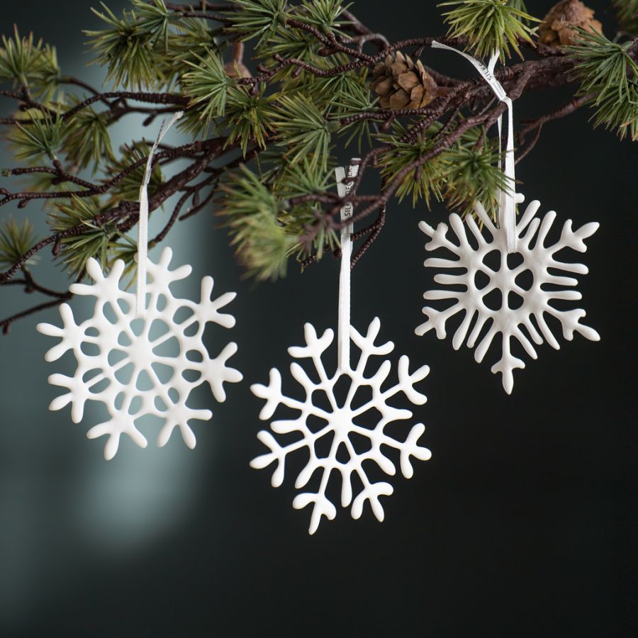 Com-four® 3X Große Schneeflocken-Anhänger 30cm - Transparente Weihnachtsdekoration