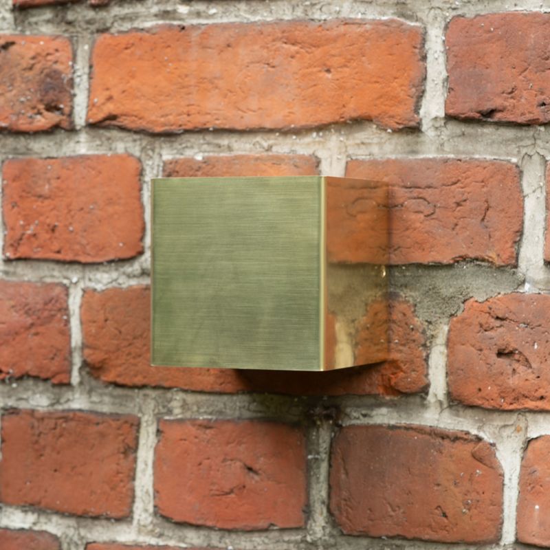 Baulmann x Torquato: Dimmbare Wandleuchte Messing